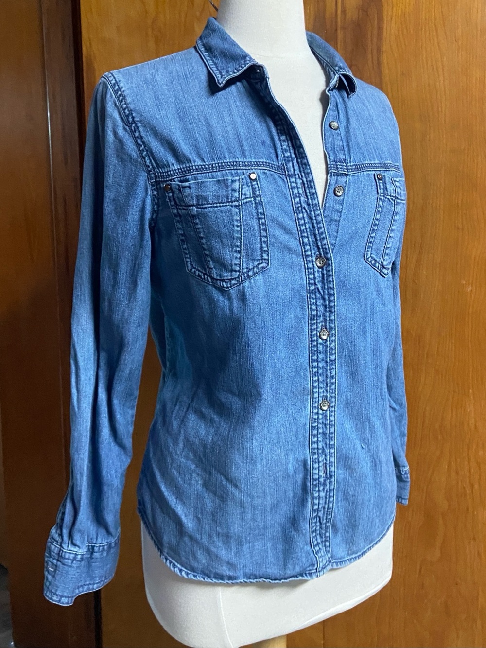 DKNY Denim shirt top metal buttons MED Perfect